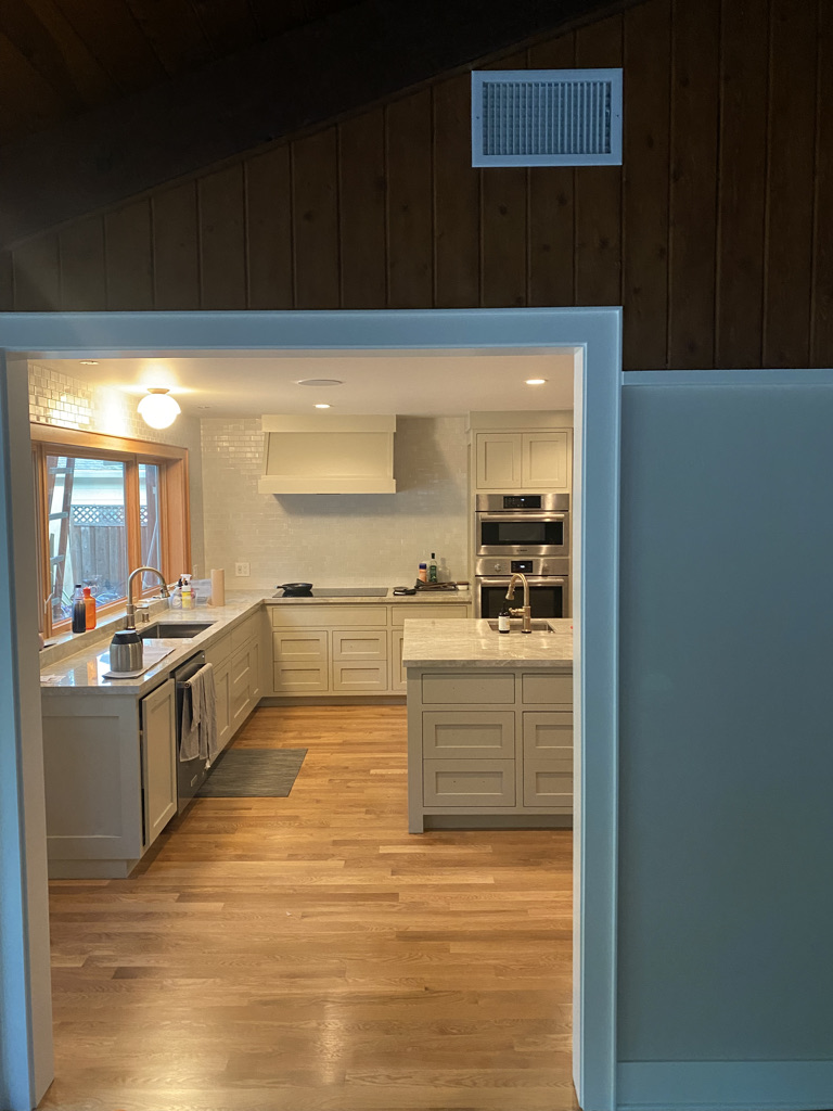 Ceiling vent for heat pump system