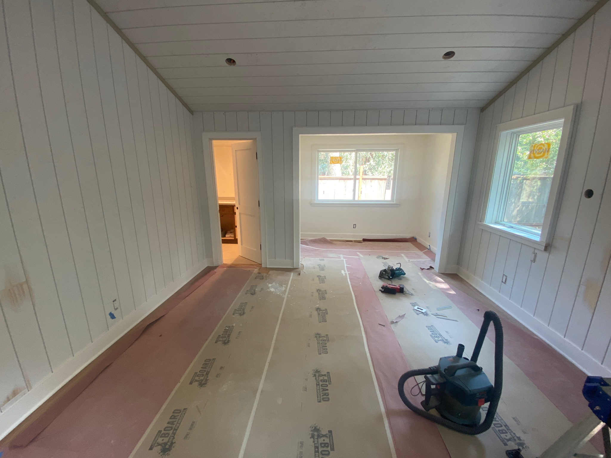 Master bedroom - bed and seating area view