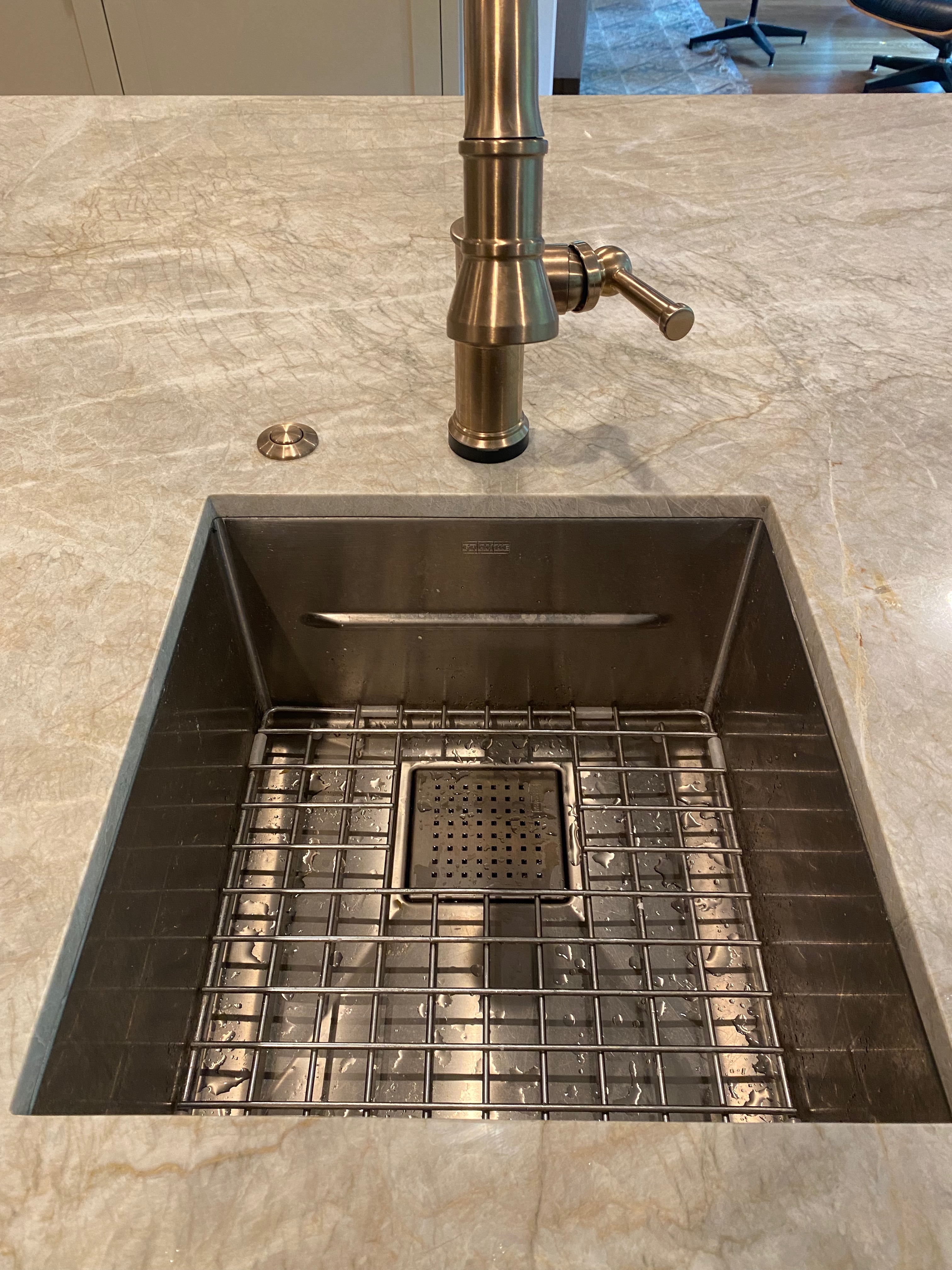 Kitchen sink tray detail - raised and lowered levels