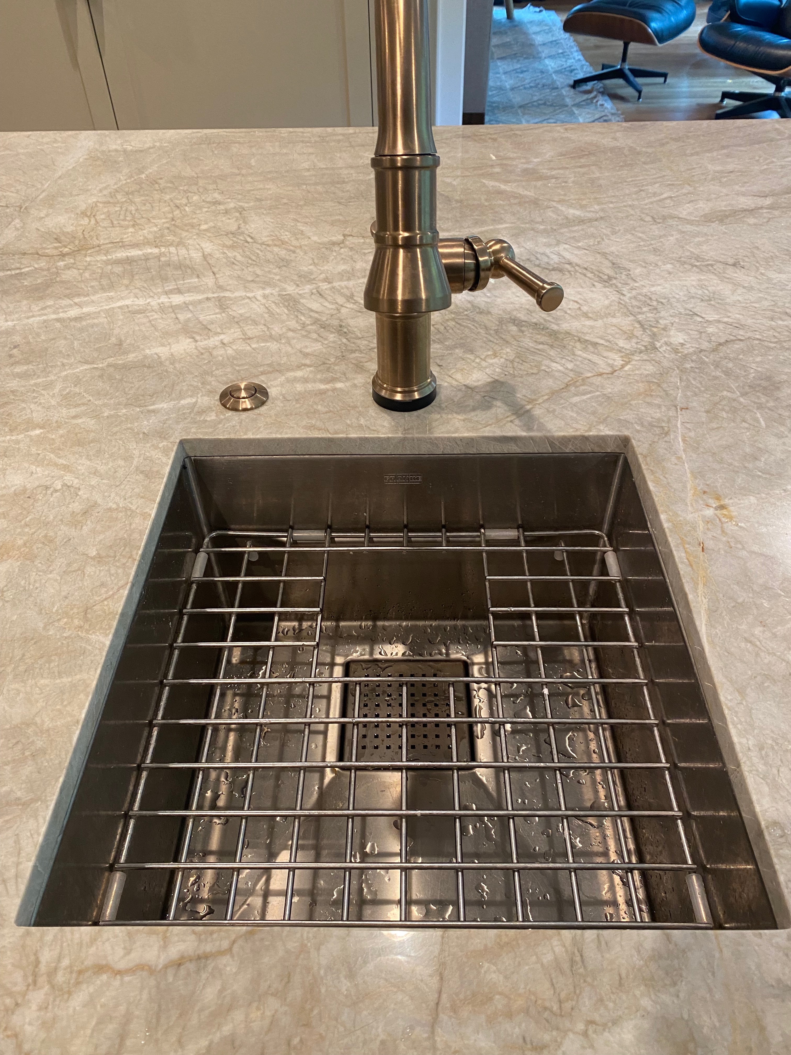 Kitchen sink with dual-level tray system